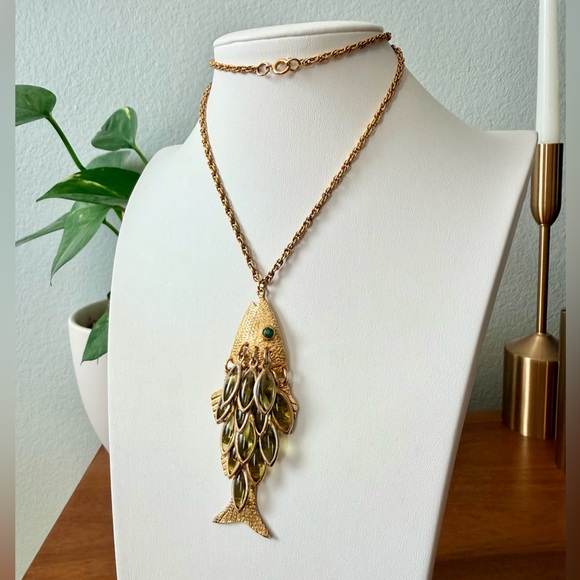 Vintage Articulated Fish Pendant Green Glass Marquise Cabochon Goldtone Necklace - Picture 1 of 11
